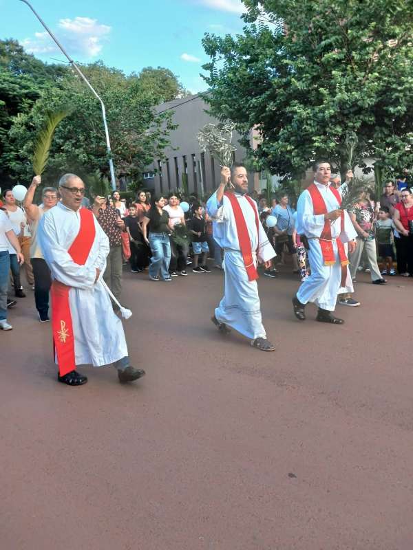 Emotiva caminata de fe en el marco de la celebración del Domingo de Ramos en Virasoro